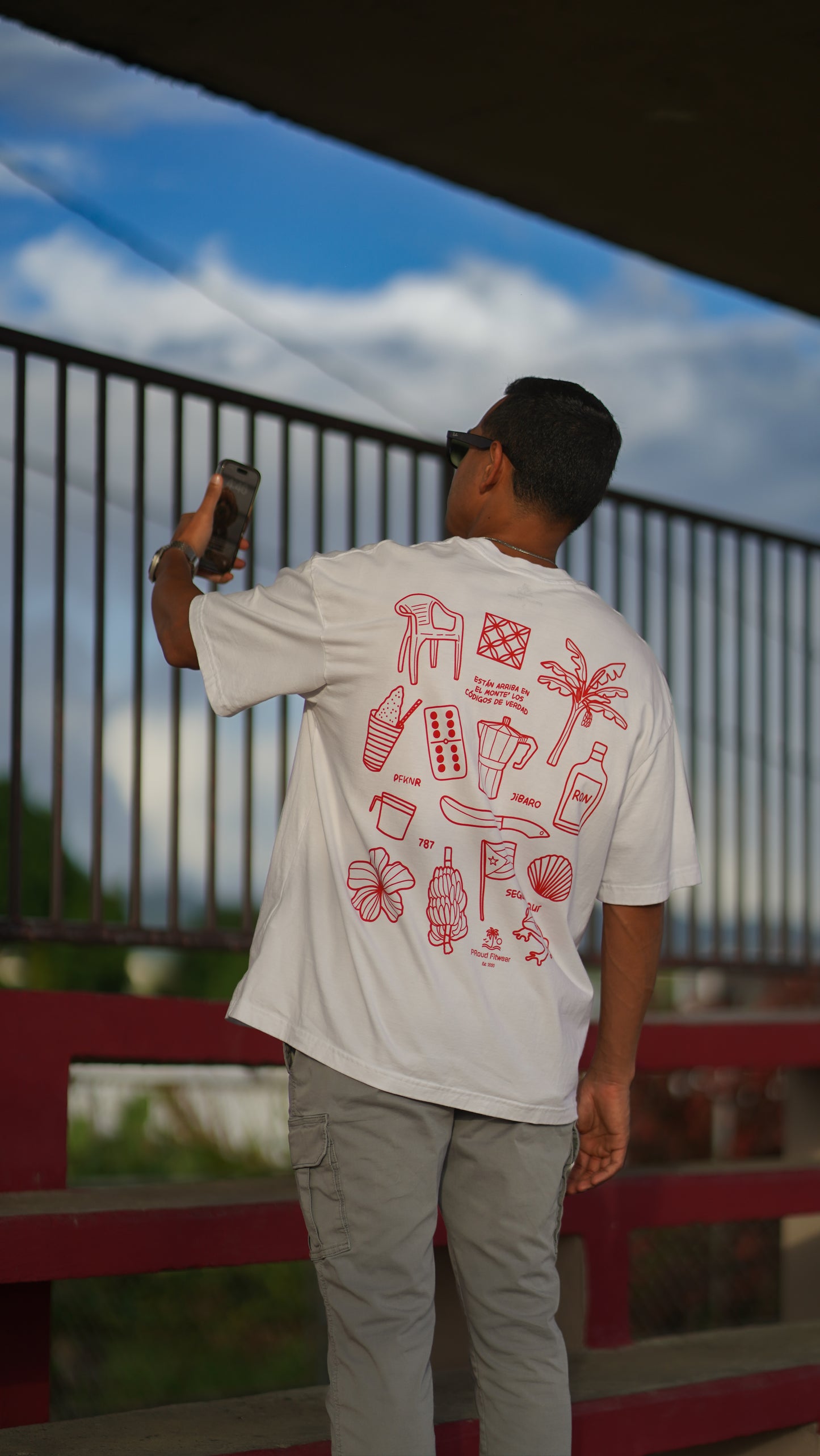 SEGUIMOS AQUÍ OVERSIZED TEE